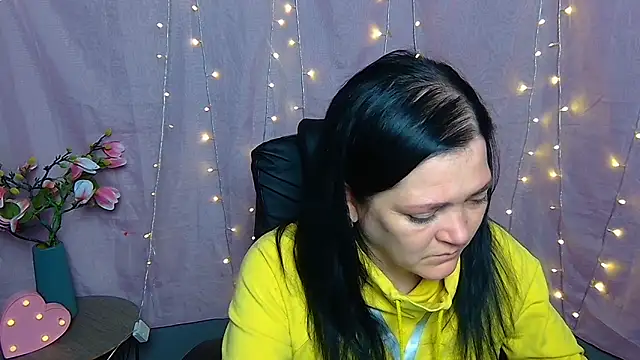 LauraFinn Adlı Modelin Canlı XXX Sohbeti