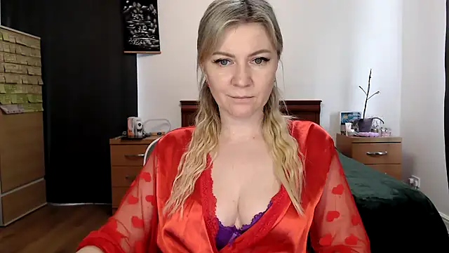 ParadiseAlina 即時 XXX 聊天