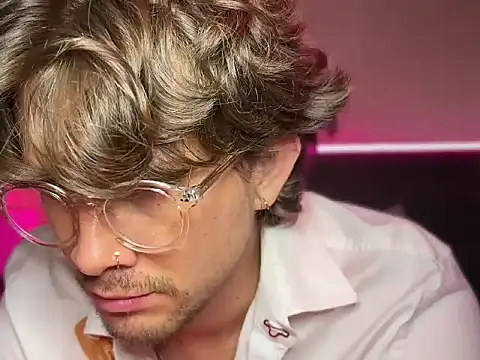 mcklister_kinky_feets: вебкам-шоу