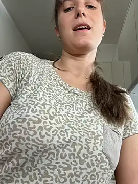 jennifer11772 Adlı Modelin Canlı XXX Sohbeti