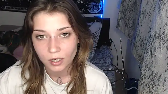 AlienforTwenty Live XXX-chat