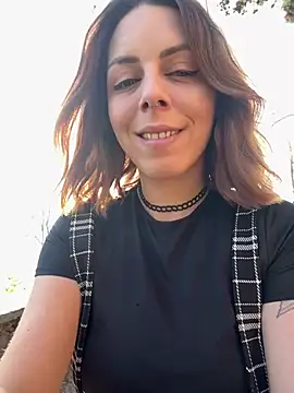 Pertunjukan Kamera Web Mia_Railey