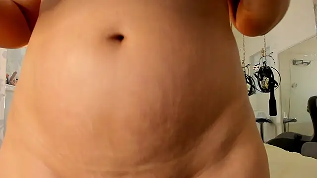 KonyBell Chat XXX in diretta