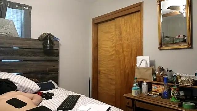 spazz247 Show in webcam