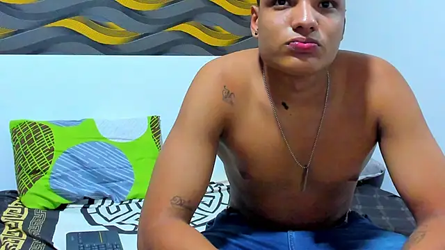 Show modela Iker_Villanueva na web-kameri
