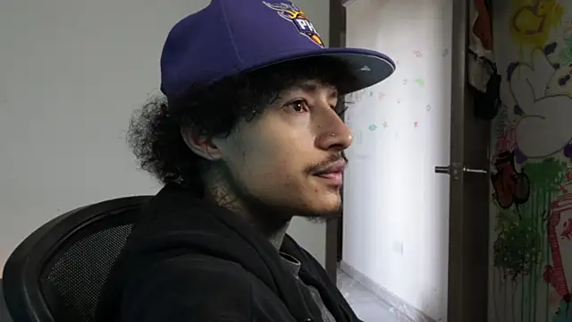 Онлайн чат XXX trieone