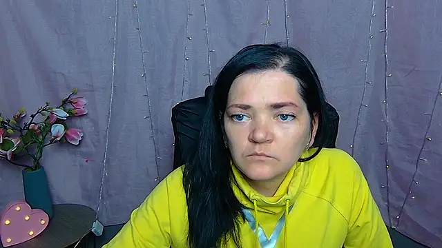 Pokazy przed kamerką – LauraFinn