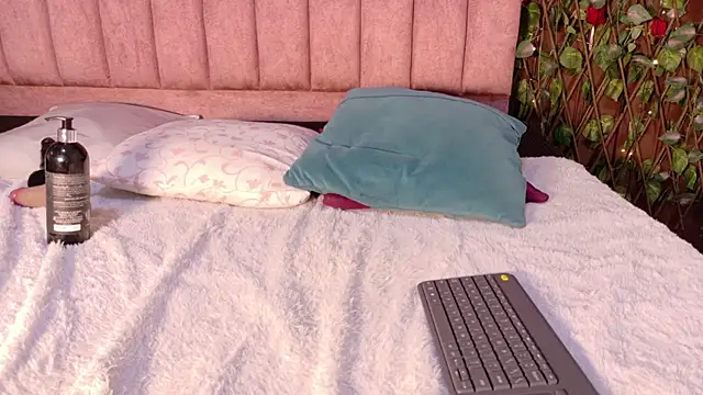 MiaJanssn Live XXX chat