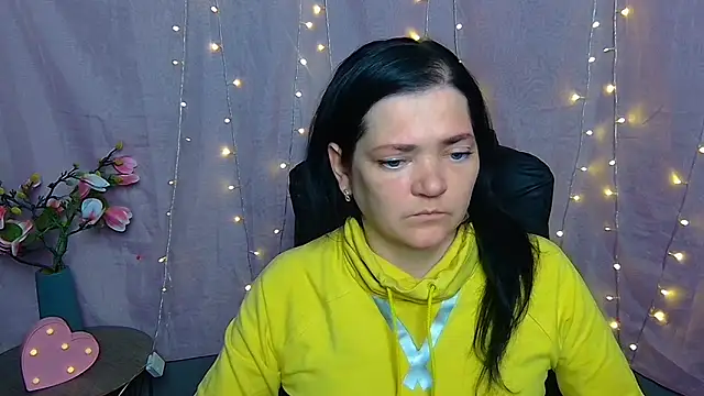 LauraFinn Chat XXX live