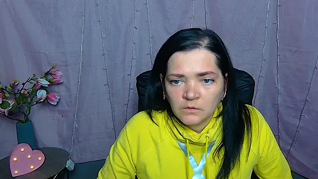 LauraFinn live XXX chat