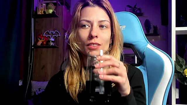 karo123421 Chat XXX live