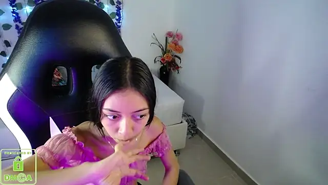 NathaliaSweet_11's Live XXX Chat