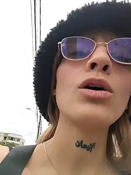 Dani-peggin 即時 XXX 聊天