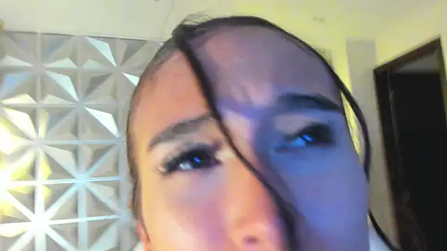 Chatroom XXX en direct de hellen_tease