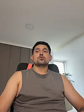 TroyeSavage 라이브 XXX 채팅