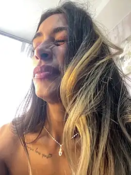 myeli10 Adlı Modelin Canlı XXX Sohbeti