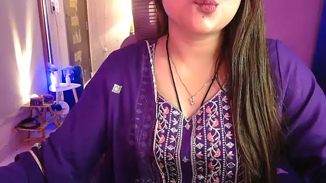 Mitikaa's Live XXX Chat