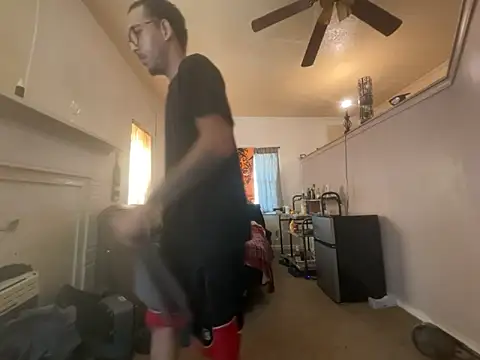 ThrowedWorldWide: διαδικτυακό σόου στην κάμερα