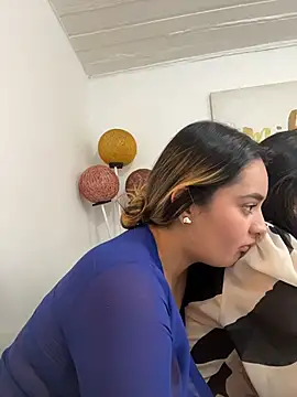 Antonella_Julieta Chat XXX in diretta