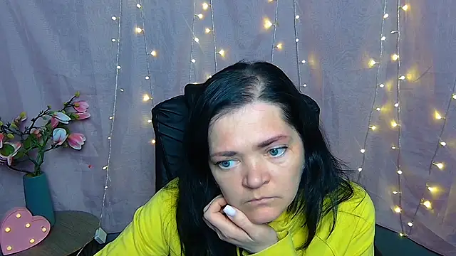 Show modela LauraFinn na web-kameri