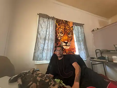 ThrowedWorldWide: διαδικτυακό σόου στην κάμερα