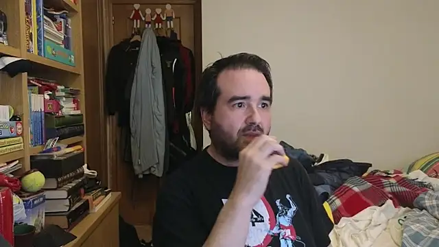 curiosillo83's Live XXX Chat