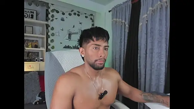 แชท XXX สดของ ryanboy30