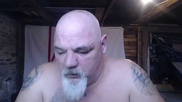 Newfiesausage1972's Live XXX Chat