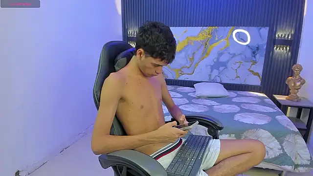 Dark_Desiree18's Live XXX Chat