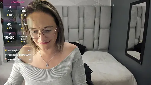 Charlot_milf's Webcam Show