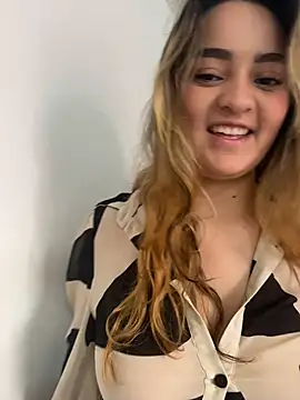 Chat +18 de Antonella_Julieta ao vivo