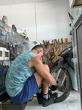 Paul22cm- live XXX chat