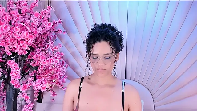 Lilithadams1 现场XXX聊天