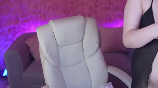 XXX chat uživo modela FoxyRayy