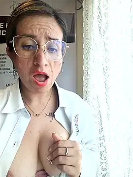 Valentina--1's Live XXX Chat