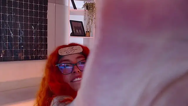 mere_in_redd's Live XXX Chat