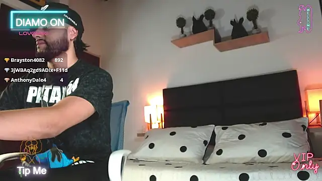 daniel_hunther: διαδικτυακό σόου στην κάμερα