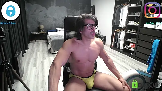 latinoo23bom 即時 XXX 聊天