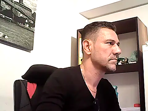 mastercharisma35のライブXXXチャット