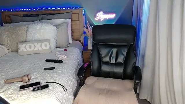 Lenaxox: онлайн-секс-чат