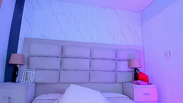 แชท XXX สดของ CarolineFyre