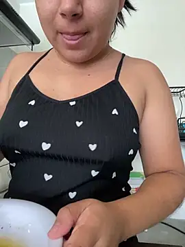 Alaia33200 Adlı Modelin Web Kamerası Şovu