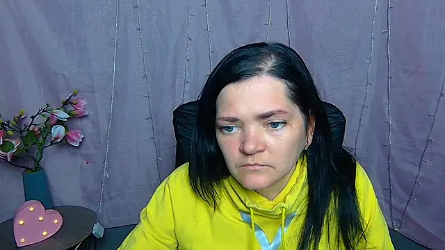 LauraFinn's Webcam Show