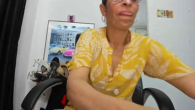 Aries_Mature élő XXX-chatje