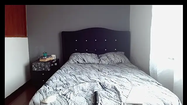 Emilia_1995 现场XXX聊天