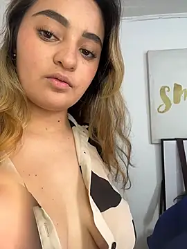 Antonella_Julieta Adlı Modelin Canlı XXX Sohbeti