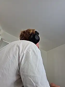 Show modela cumbedaddysbadgirl na web-kameri