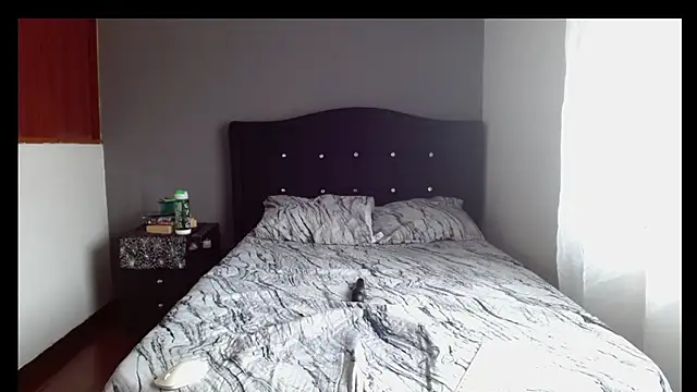 Emilia_1995n Live XXX chat