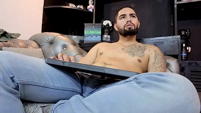 matteosantos Adlı Modelin Canlı XXX Sohbeti