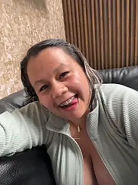 Chatroom XXX en direct de ScarletBigTitties